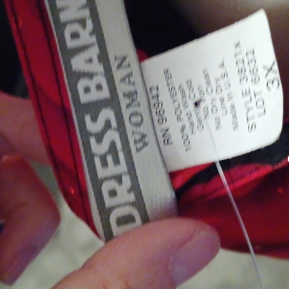 NWT-Stunning  black with red roses blouse. - Picture 7 of 8